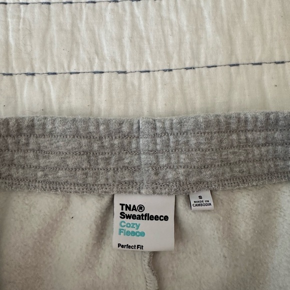 aritzia tna sweatpants size small sweat fleece cozy fleece perfect fit - Picture 3 of 4
